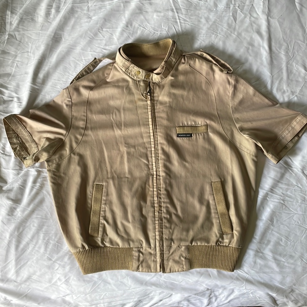 Rare short sleeve Members Only Jacket. Mens Medium.